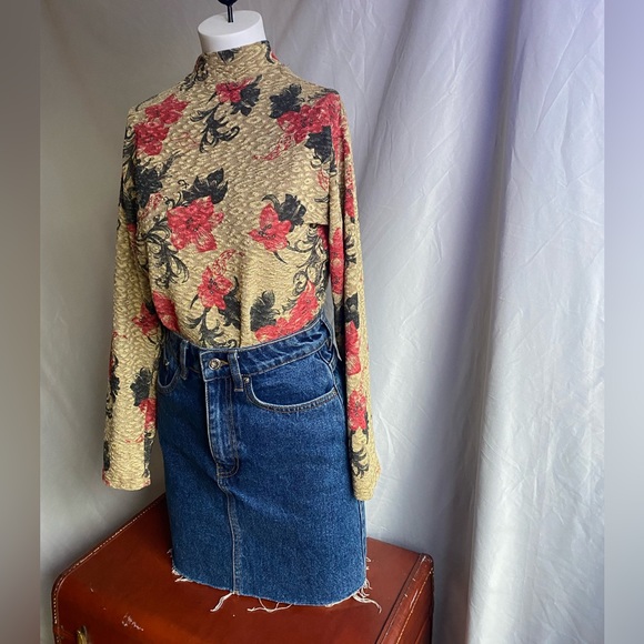 Floral printed turtle neck top - Picture 8 of 10